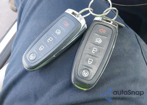 2018 Ford Focus Titanium из США, поврежденный, VIN 1FADP3J25JL226376